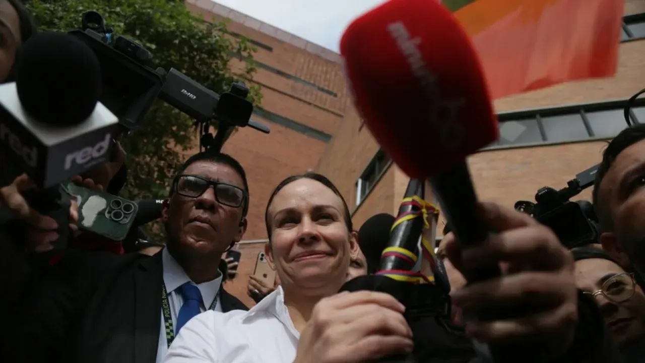 María C. Tarazona durante uno de sus encuentros con la prensa en la Fundación Santa Fe. Imagen principal